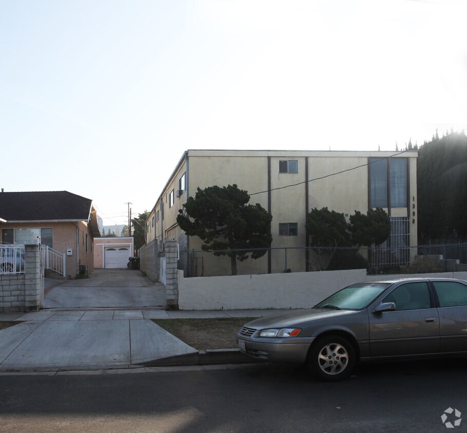 Building Photo - 1308 Alexandria Ave