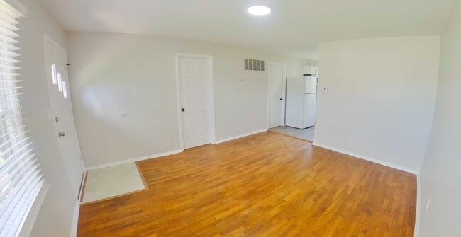 Building Photo - 3D Tour Available - Recently Remodeled + Fenced-in Yard + Washer & Dryer! Available September 3rd!