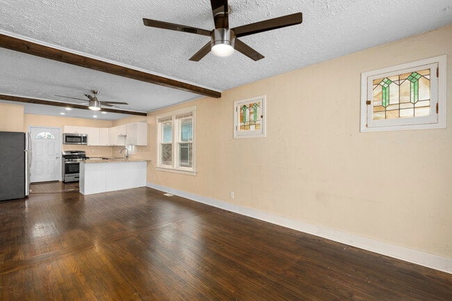 Building Photo - 2153 Sulphur Ave