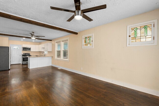 Foto del edificio - 2153 Sulphur Ave