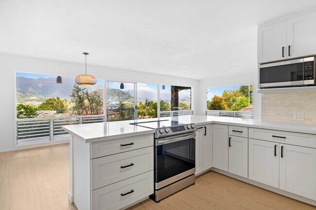 Cocina recién reformada con vistas a las montañas. - 45-162 Neepapa Pl