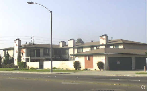 Primary Photo - 921 S Western Ave