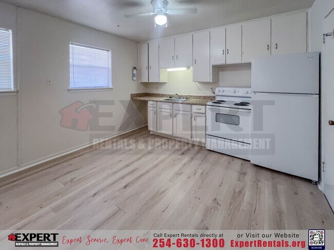 Foto del edificio - 1-Bedroom Home in Historic Killeen with New Flooring!!