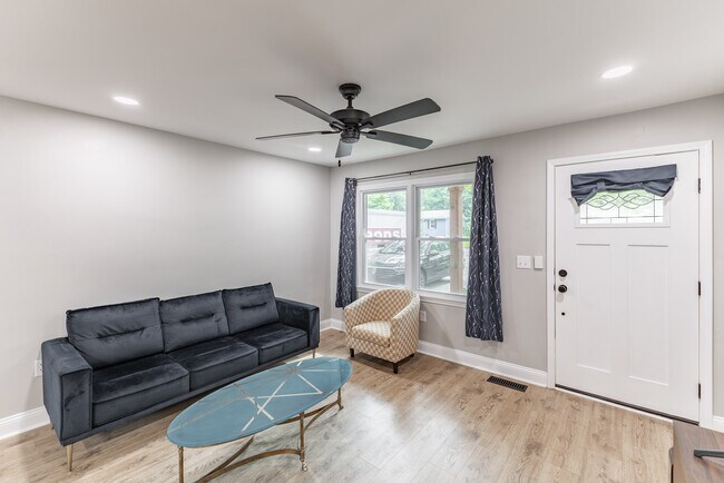 Building Photo - 2409 Halmac Dr NW