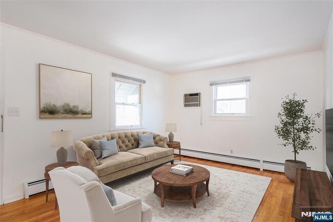 Building Photo - 116 Edison St