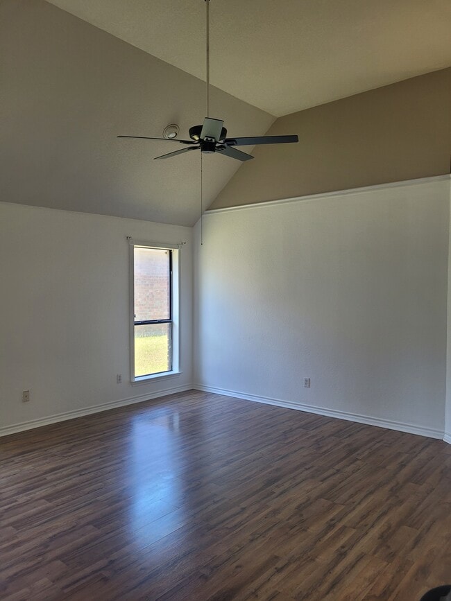 Photo - 327 Meadowcreek Dr House