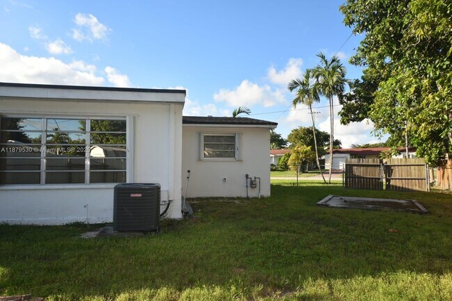 Building Photo - 18601 SW 97th Ct
