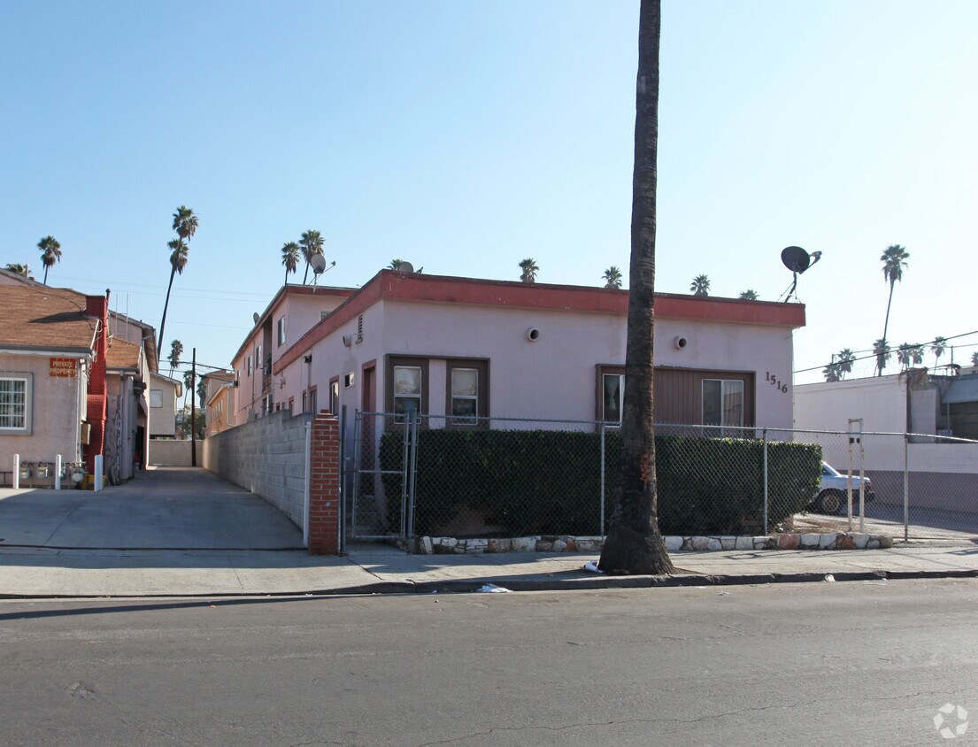 Foto del edificio - 1516 N Harvard Blvd
