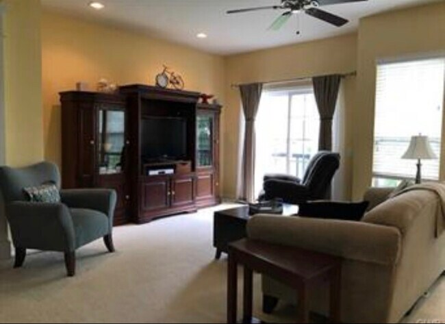 Building Photo - 8482 Putnam Ct