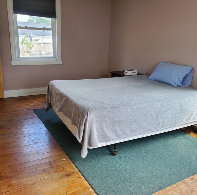 Spacious bedroom on the 2nd floor - 201 W Main St