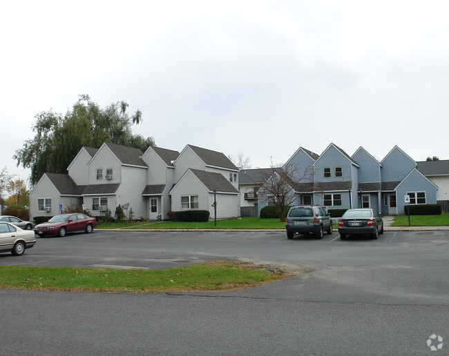 Building Photo - Apple Meadow Village