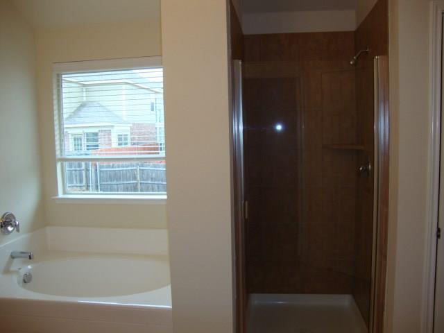 Building Photo - 529 Twin Knoll Dr