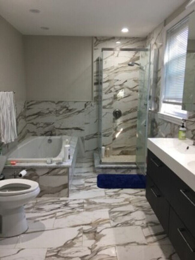 Building Photo - Amazing Harvard Square  8 Bed Apartment  9/1