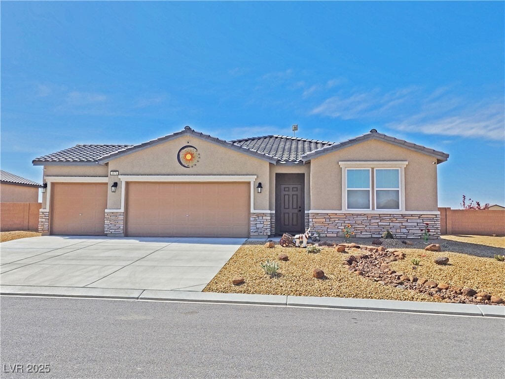 Primary Photo - 3575 E Wallowa Dr