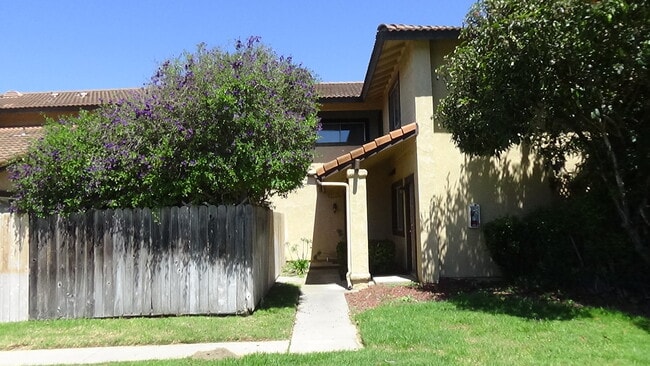 Building Photo - 721 Summerwood Ln
