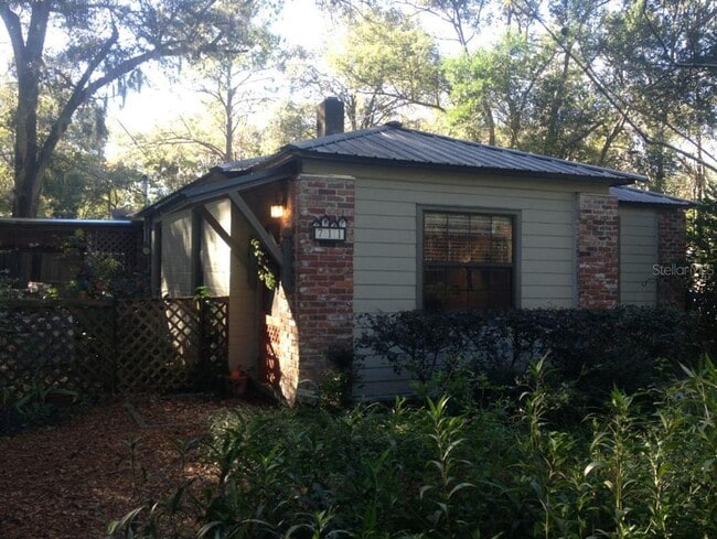 Building Photo - 711 NW 34th Pl