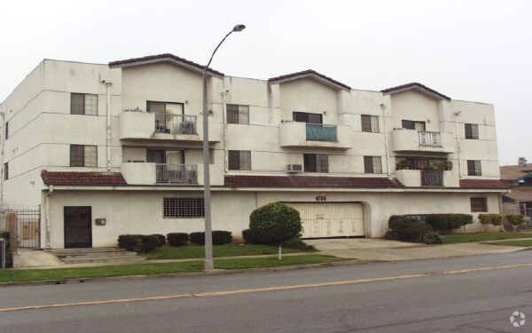 Primary Photo - 4734 Oakwood Ave