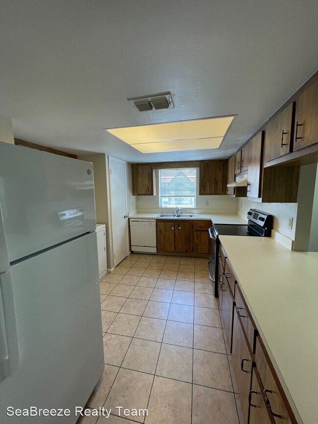 Building Photo - 2 br, 2 bath House - 426G Banana Cay