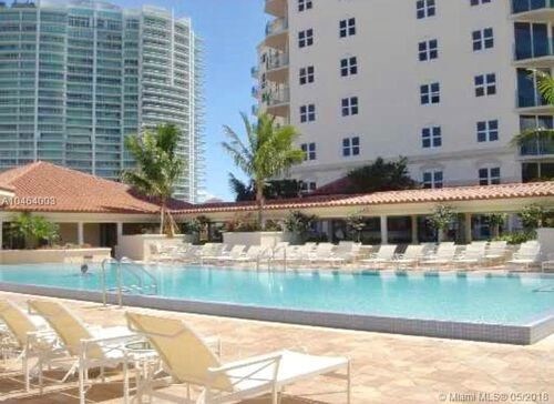 Foto principal - 1900 E Country Club Dr