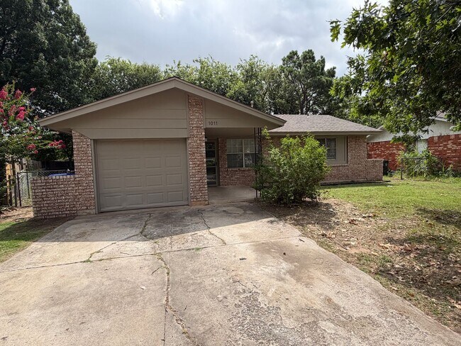 Foto del edificio - 3 bed, 1 bath ,1 car home tucked in a cul-de-sac in Norman!