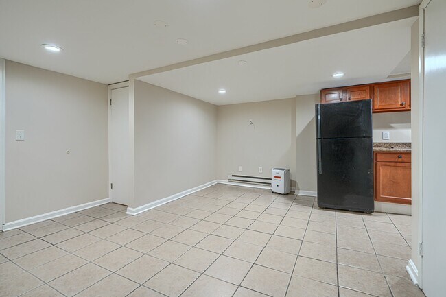 Building Photo - 4041 Wilkens Ave