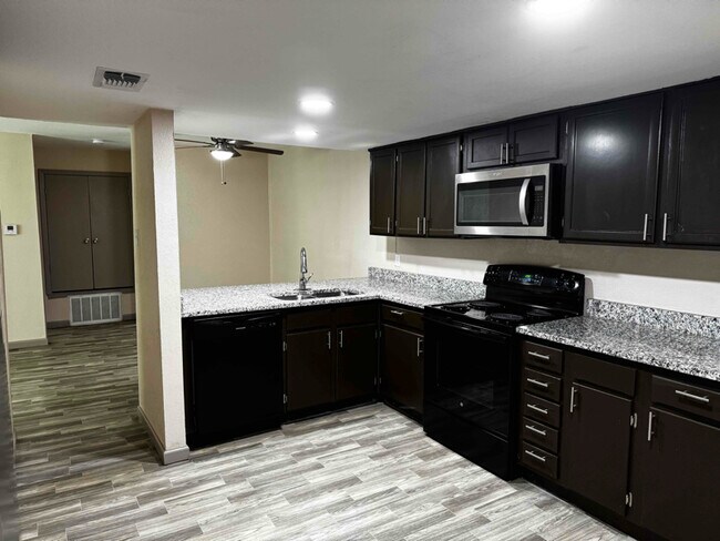 Building Photo - 1500 Sylvan Dr