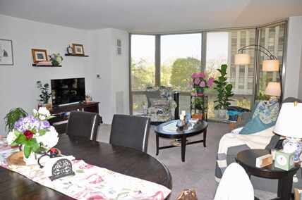Foto del edificio - 2650 N Lakeview Ave