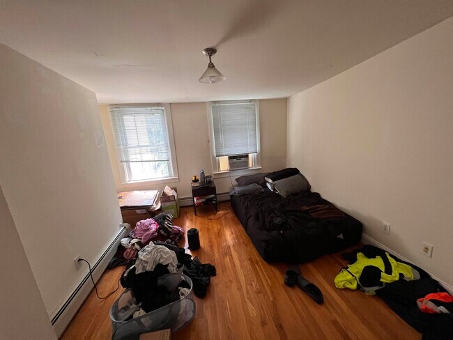 Building Photo - 462 Monmouth St