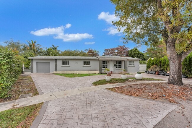 Photo - 18600 NE 7th Ct (Miami, FL) House