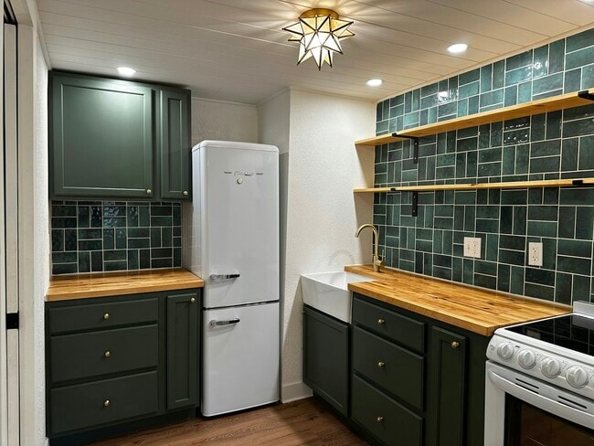 Photo - 833 E Kiowa St Townhome