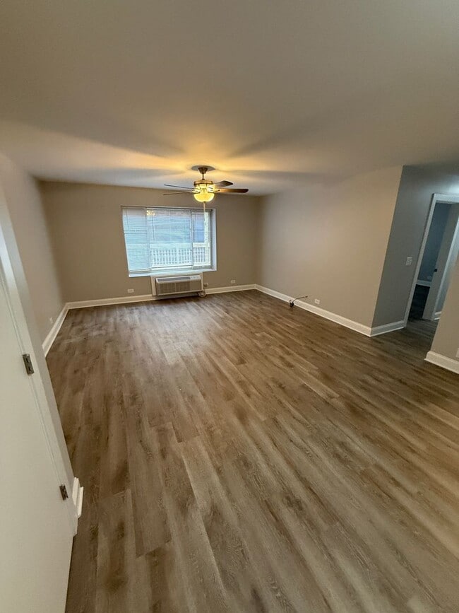 Building Photo - 744 W Gordon Terrace