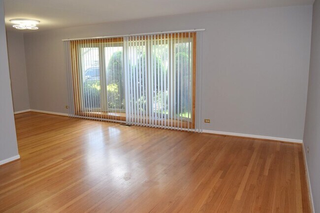 Building Photo - 1443 Phoenix Dr