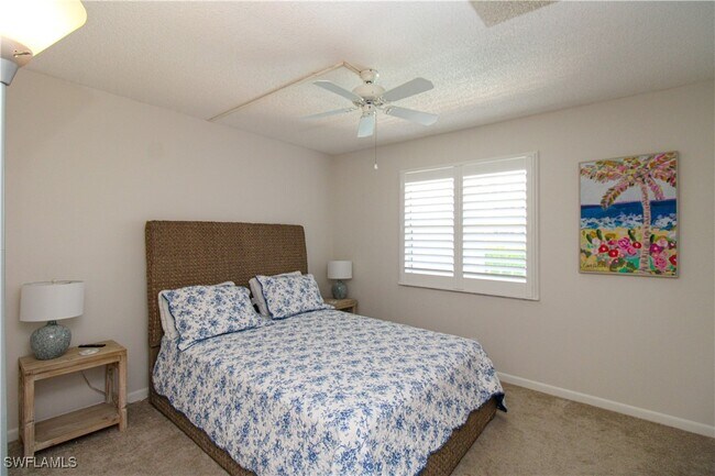 Building Photo - 333 4th Ave S