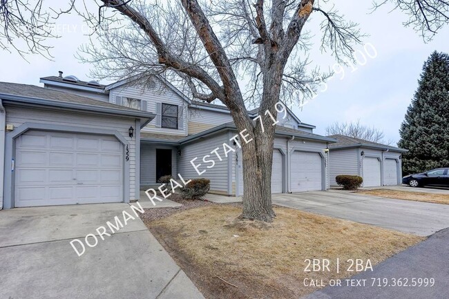 Building Photo - Townhome with mountain views