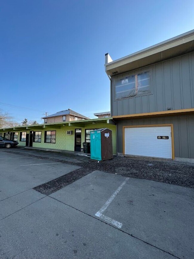 Building Photo - West 11th Studios &amp; Garages