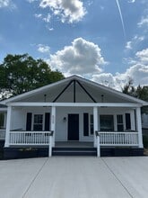 Building Photo - 609 Center St