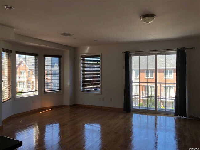 Building Photo - 313-13 Soundview Ln