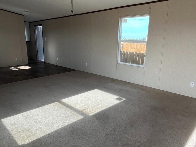 Building Photo - 124 Cutleaf Ct