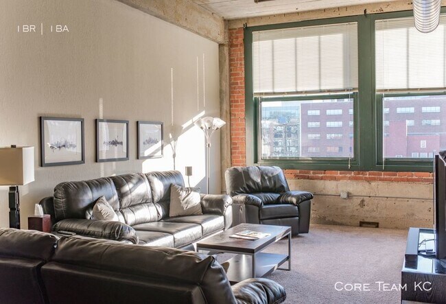 Building Photo - 1 Bedroom Loft in the Old Garment District!