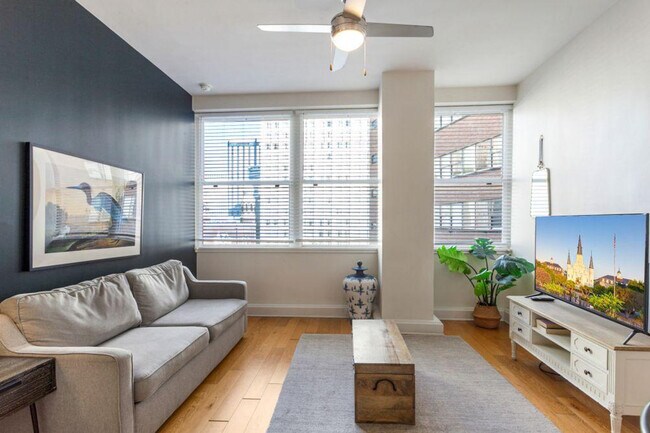 Building Photo - 925 Common St