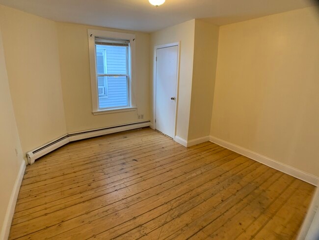 Building Photo - 68 Pleasant St