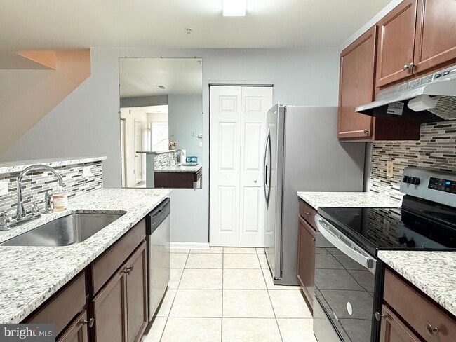 Foto del edificio - 10128 Reprise Dr