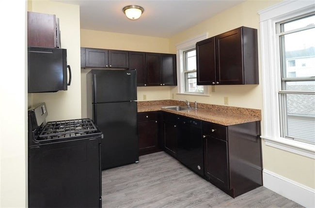Building Photo - AMAZING RENOVATED 2BR NEAR CASS PARK