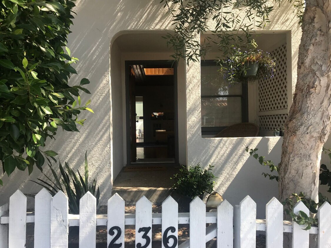 Foto principal - 242-236 Beach Street