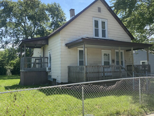 Building Photo - 1412 N Champaign St