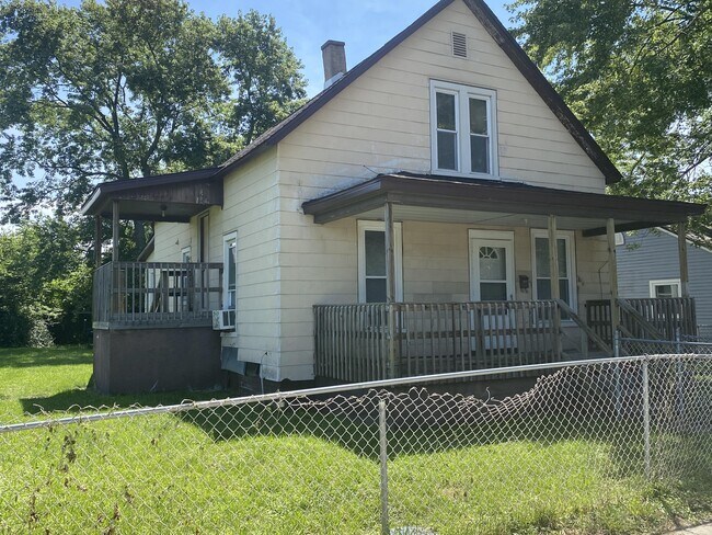 Foto del edificio - 1412 N Champaign St