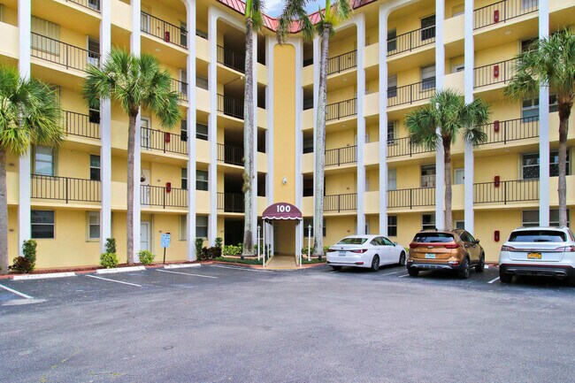 Foto del edificio - 100 Paradise Harbour Blvd