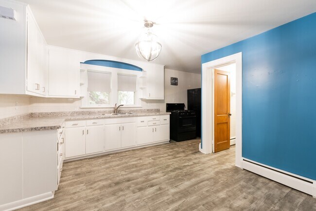 Building Photo - 545 E 158th St