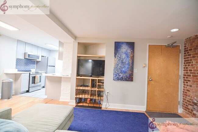 Building Photo - 111 Gainsborough St