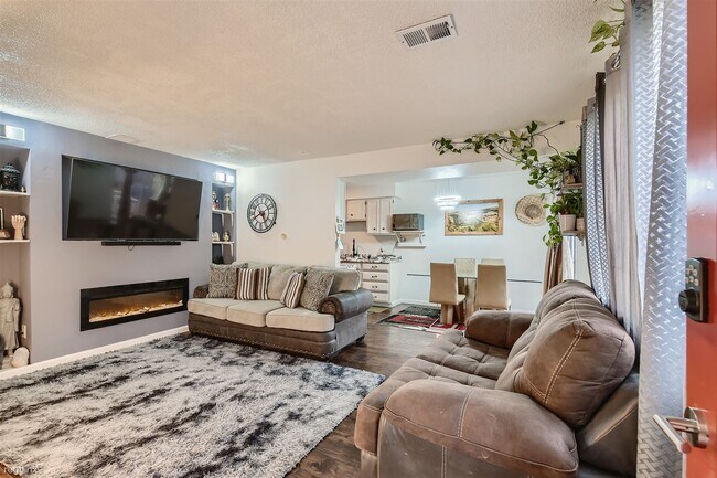Foto del edificio - 2 br, 2 bath Townhome - 9927 Lane Street